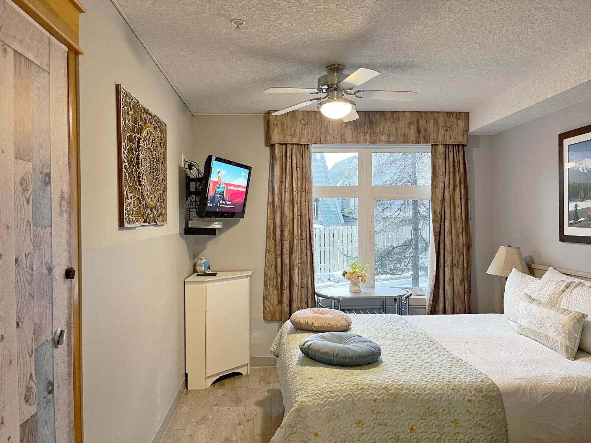 Windtower Lodge Queen Bed Suite-Ugparking&Walking2Dt Canmore Exterior foto